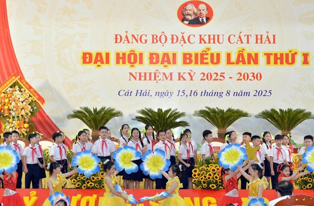 Sáng 16/8, đồng chí Lê Tiến Châu, Ủy viên Trung ương Đảng, Bí thư Thành ủy, Trưởng Đoàn đại biểu Quốc hội thành phố Hải Phòng dự và chỉ đạo Đại hội đại biểu Đảng bộ đặc khu Cát Hải lần thứ I, nhiệm kỳ 2025–2030.
