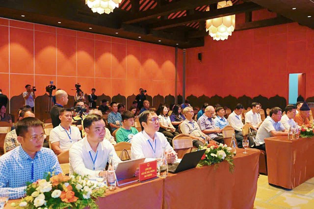 C&aacute;c đại biểu, ph&oacute;ng vi&ecirc;n v&agrave; giới nghi&ecirc;n cứu tham dự buổi họp b&aacute;o c&ocirc;ng bố gi&aacute; trị nổi bật to&agrave;n cầu của Di sản văn h&oacute;a thế giới Y&ecirc;n Tử &ndash; Vĩnh Nghi&ecirc;m &ndash; C&ocirc;n Sơn, Kiếp Bạc tại Quảng Ninh.