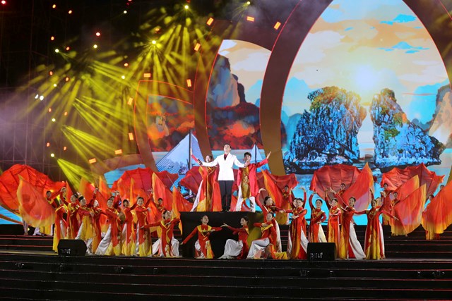 Chương tr&igrave;nh nghệ thuật Thanh &acirc;m Y&ecirc;n Tử &ndash; Di sản ng&agrave;n đời&rdquo; t&aacute;i hiện h&agrave;nh tr&igrave;nh Phật gi&aacute;o Tr&uacute;c L&acirc;m.