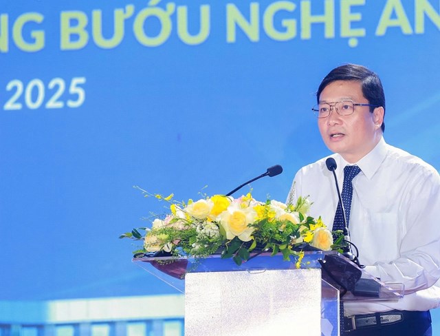 Đồng chí Lê Hồng Vinh - Phó Bí thư Tỉnh ủy, Chủ tịch UBND tỉnh Nghệ An phát biểu