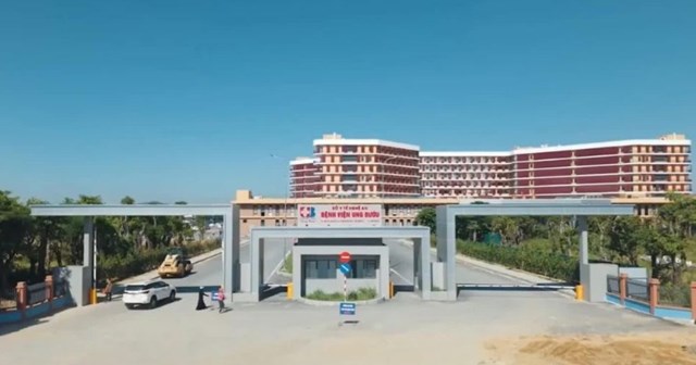 Cổng chính vào Bệnh viện Ung bướu Nghệ An