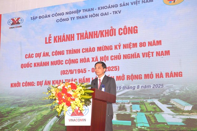 &Ocirc;ng Vũ Văn Diện - Ph&oacute; Chủ tịch Thường trực UBND tỉnh Quảng Ninh ph&aacute;t biểu tại lễ khởi c&ocirc;ng