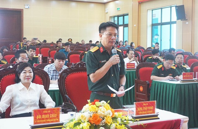 Chỉ huy trưởng Bộ Chỉ huy quân sự tỉnh Nguyễn Đình Cương phát biểu tại buổi tổng duyệt