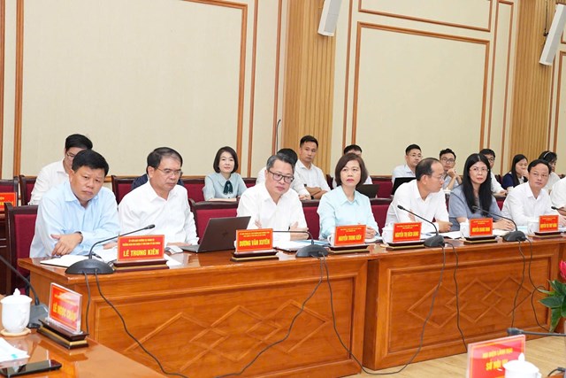 Các đại biểu dự buổi làm việc tại trụ sở Ban Quản lý Khu kinh tế Hải Phòng.