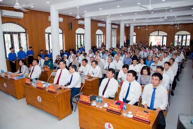 Các đại biểu và đảng viên phường Ngô Quyền dự Lễ kỷ niệm 80 năm Cách mạng Tháng Tám và Quốc khánh 2/9.