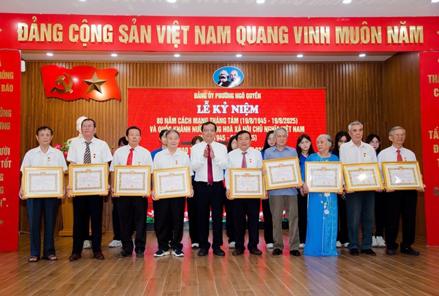 Phường Ngô Quyền kỷ niệm 80 năm Cách mạng Tháng Tám, Quốc khánh 2/9 - Ảnh 1