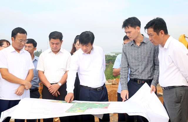 Ph&oacute; Chủ tịch UBND tỉnh Ph&uacute; Thọ Nguyễn Mạnh Sơn kiểm tra thực tế dự &aacute;n đầu tư x&acirc;y dựng hạ tầng kỹ thuật CCN Ph&uacute; Gia