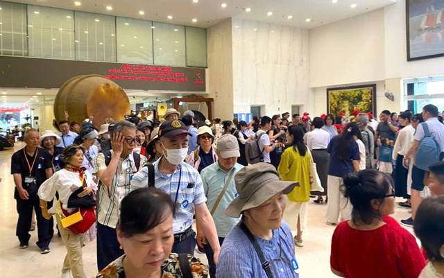 Ngày 01/9, Quảng Ninh đón 72.000 lượt khách, doanh thu 198 tỷ đồng.