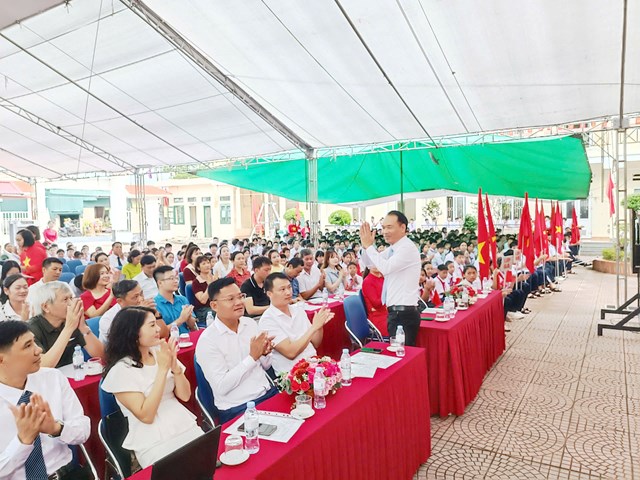 Đại biểu l&atilde;nh đạo phường An Phong v&agrave; cha mẹ học sinh tham dự.