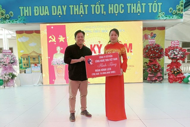 C&ocirc;ng ty cổ phần cộng nghệ TAVA tặng m&agrave;n h&igrave;nh LED trường Tiểu học T&acirc;n Tiến.