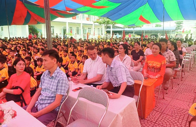 Đại biểu v&agrave; cha mẹ học sinh tham dự