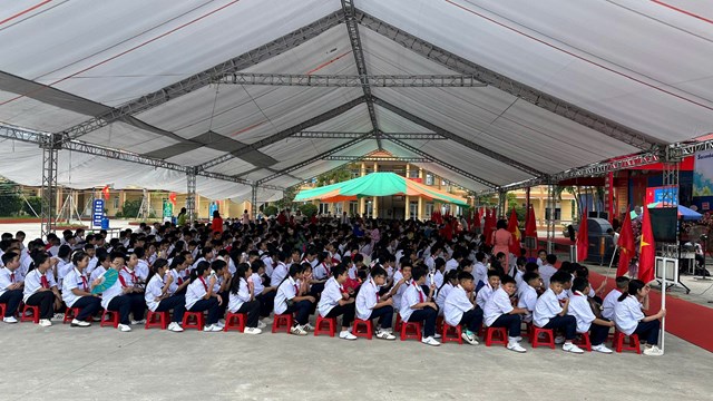 Toàn cảnh học sinh trường THCS Hồng phong háo hức chào đón năm học mới 2025-2026