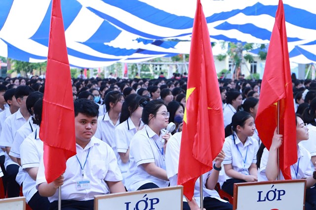 Đông đảo học sinh Trường THPT An Dương dự Lễ khai giảng năm học mới trong không khí trang nghiêm, phấn khởi.