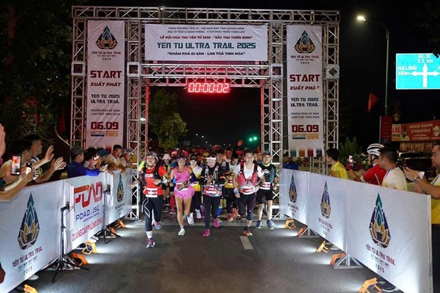 Các vận động viên xuất phát trong không khí sôi nổi tại Làng Nương Yên Tử sáng 6/9.