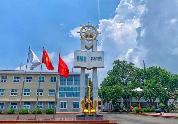 Biểu tượng Trường Đại học Hàng hải Việt Nam – ngôi trường đầu ngành về đào tạo, nghiên cứu lĩnh vực hàng hải.