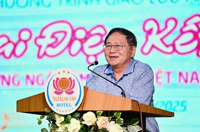 Nhà thơ Hồ Mậu Thanh – Chủ tịch Hội Liên hiệp Văn học Nghệ thuật Nghệ An kết luận tọa đàm