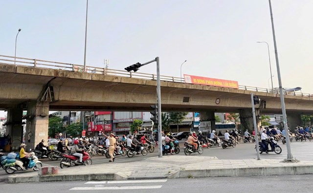 Cầu vượt Lạch Tray