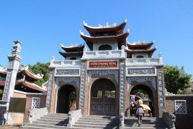 Đền Chung Sơn Đền thờ gia tộc Bác Hồ tại núi Chung (Ảnh Quốc Khánh)