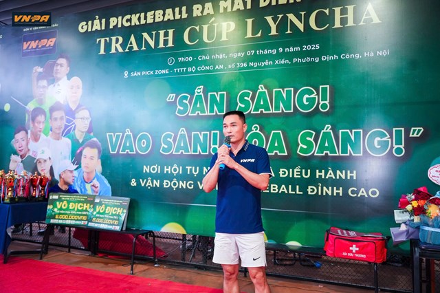 Ông Phạm Văn Tuyển - Đại diện Ban Quản trị Diễn đàn chia sẻ