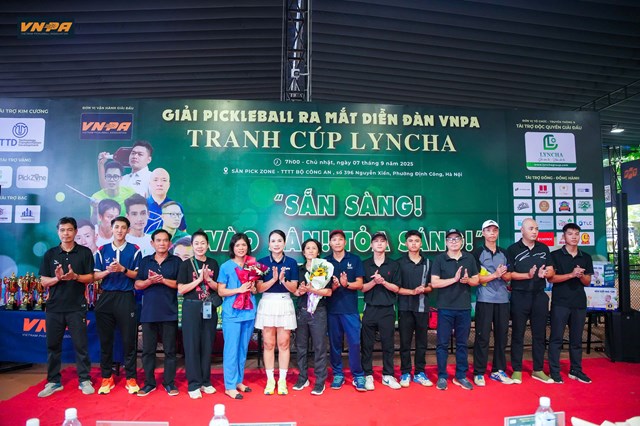 Trọng tài và tổ Y tế