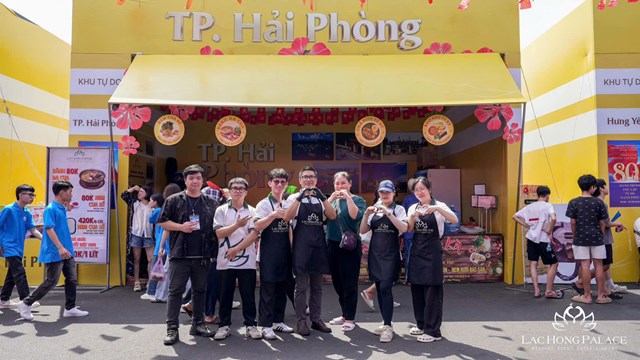 Gian h&agrave;ng Hải Ph&ograve;ng &ndash; đội ngũ phục vụ: &ldquo;Nhận diện nổi bật, tinh thần hiếu kh&aacute;ch &ndash; điểm hẹn của du kh&aacute;ch tại Khu Tự Do.