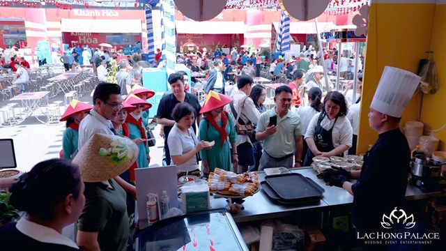 Quầy đồ uống/đ&oacute;ng g&oacute;i: &ldquo;Chuẩn h&oacute;a khẩu phần - đồ uống m&aacute;t l&agrave;nh, tăng tốc ph&aacute;t suất trong khung giờ cao điểm.