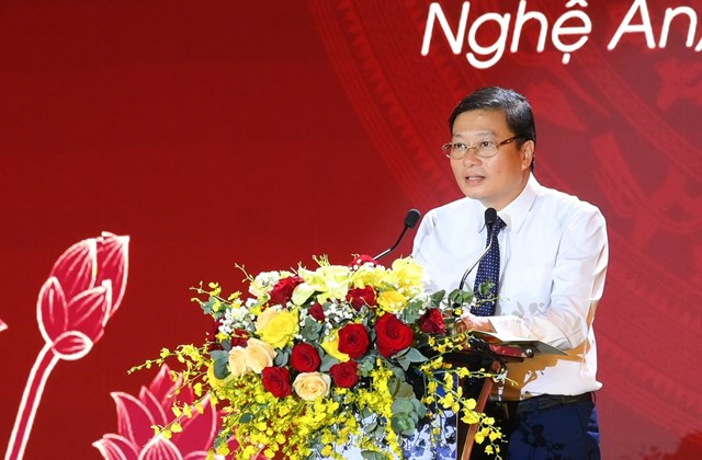 Chủ tịch UBND tỉnh Nghệ An L&ecirc; Hồng Vinh ph&aacute;t biểu