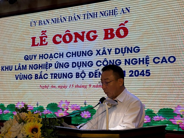 Ông Nguyễn Văn Đệ, Phó Chủ tịch Ủy ban nhân dân tỉnh Nghệ An phát biểu