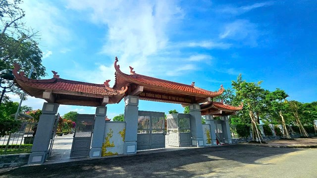 Mặt tiền Khu tưởng niệm Tổng B&iacute; thư L&ecirc; Hồng Phong tại x&atilde; Hưng Nguy&ecirc;n Nam, tỉnh Nghệ An