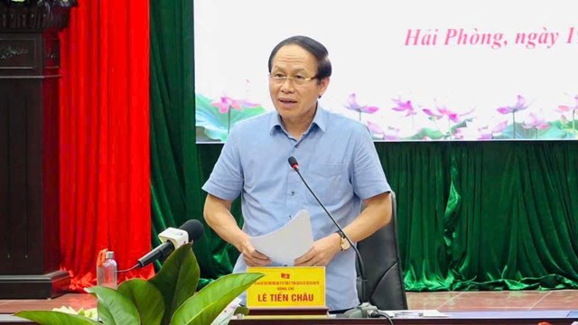 Đồng chí Lê Tiến Châu – Ủy viên Trung ương Đảng, Bí thư Thành ủy Hải Phòng, Trưởng Đoàn Đại biểu Quốc hội thành phố phát biểu kết luận tại hội nghị đối thoại.