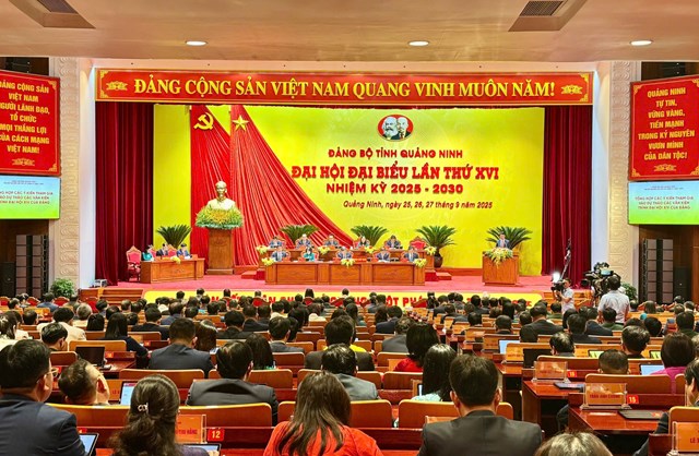 Quang cảnh phiên làm việc ngày 25/9 tại Hội trường Trung tâm Tổ chức Hội nghị tỉnh Quảng Ninh, trong khuôn khổ Đại hội XVI Đảng bộ tỉnh.