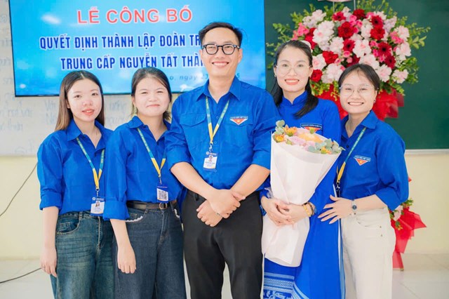 Ban Thường vụ Đoàn Trường Trung cấp Nguyễn Tất Thành ra mắt tại Lễ công bố quyết định thành lập Đoàn trường.