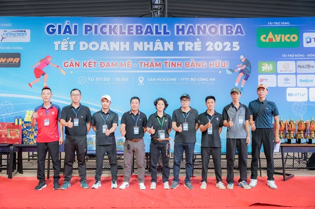 Tổ trọng tài điều hành Giải Pickleball Tết Doanh nhân Trẻ 2025.