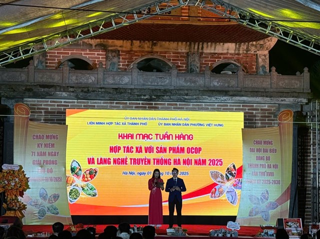 Tưng bừng khai mạc Tuần hàng Hợp tác xã và sản phẩm OCOP Hà Nội 2025 - Ảnh 1