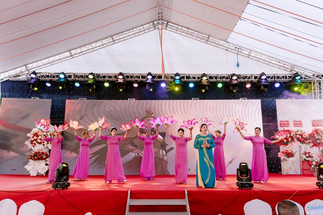 Chương trình biểu diễn của đoàn họ Nguyễn Hồng Bàng