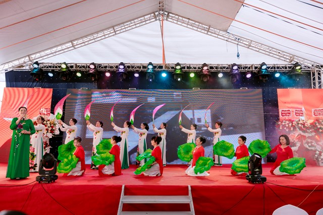 Chương trình biểu diễn của đoàn họ Nguyễn Ngô Quyền