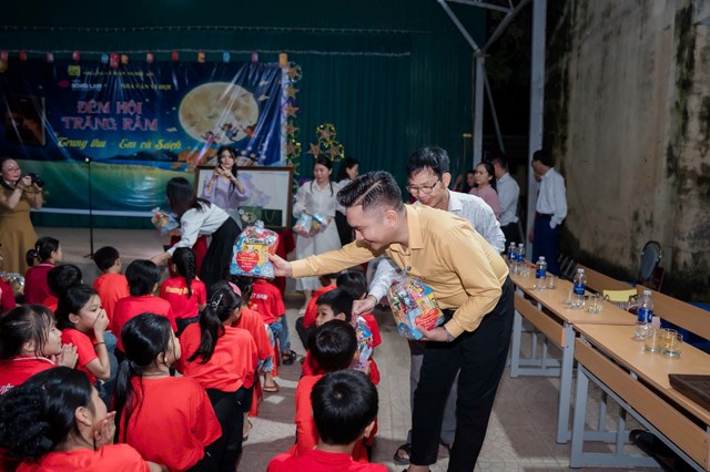 Nghệ An: Doanh nhân trẻ lan tỏa yêu thương, sẻ chia cùng những hoàn cảnh khó khăn - Ảnh 1