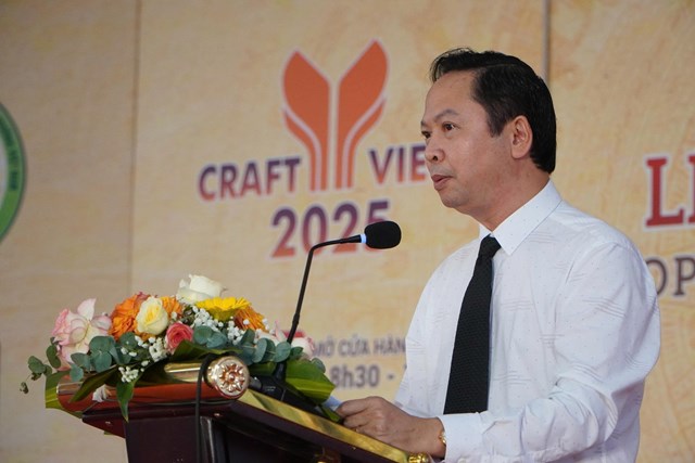 Ông Hoàng Văn Dự - Phó Giám đốc Trung tâm xúc tiến thương mai nông nghiệp phát biểu khai mạc chương trình.