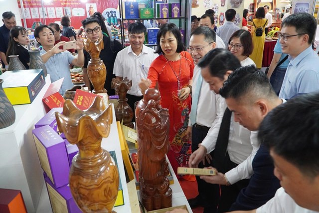Hội chợ Làng nghề Việt Nam 2025: Tôn vinh bàn tay Việt, khơi nguồn sáng tạo mới - Ảnh 2