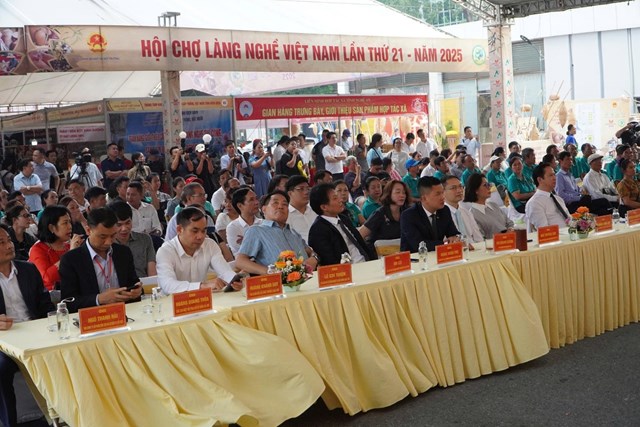 Hội chợ Làng nghề Việt Nam 2025: Tôn vinh bàn tay Việt, khơi nguồn sáng tạo mới - Ảnh 3