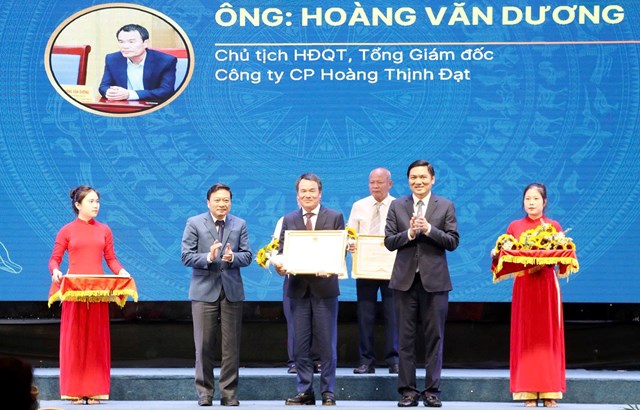 Doanh nhân xứ Nghệ chung tay vì cộng đồng: Ủng hộ đồng bào vùng lũ gần 6 tỷ đồng - Ảnh 1