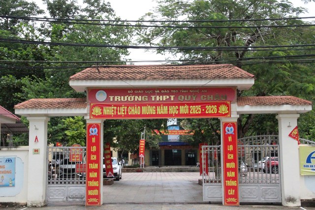 Năm học 2013, một lần nữa Trường đổi tên Thành Trường Trung học phổ thông Quỳ Châu