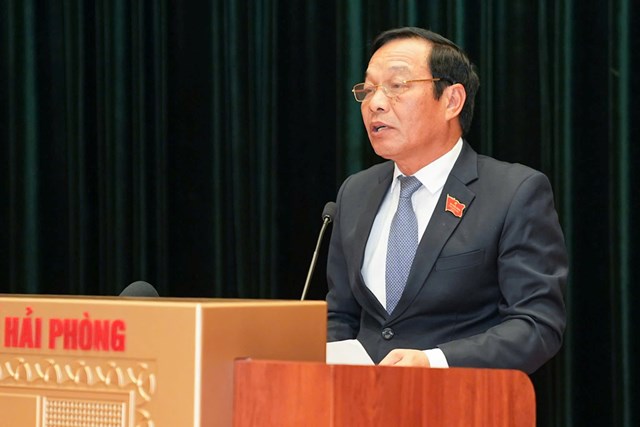 &Ocirc;ng L&ecirc; Văn Hiệu, Chủ tịch HĐND TP. Hải Ph&ograve;ng ph&aacute;t biểu tại kỳ họp.