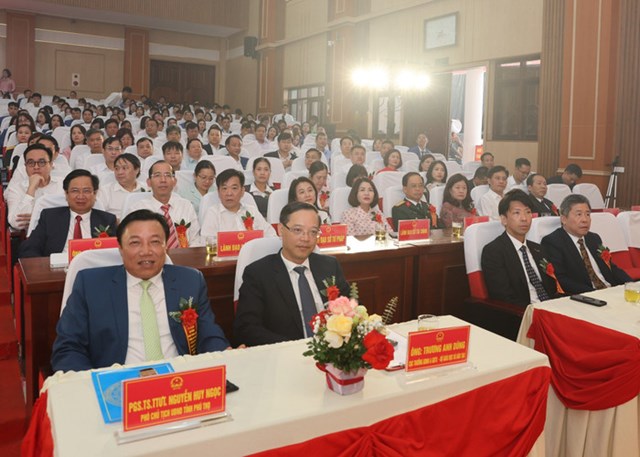 Các đại biểu tham dự buổi lễ.