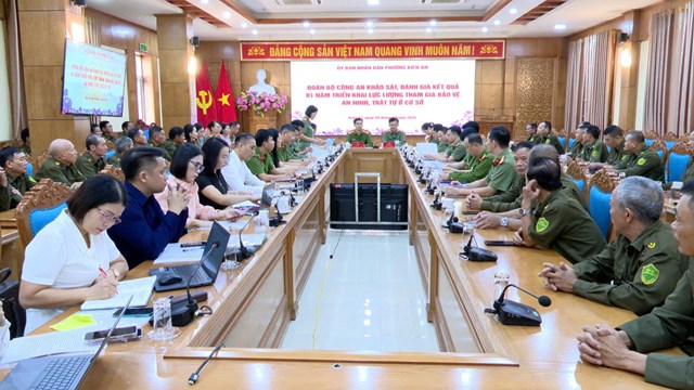 Toàn cảnh buổi làm việc của Đoàn công tác Bộ Công an tại phường Kiến An.