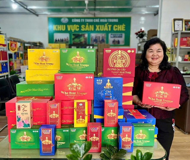 Bà Bùi Thị Mão – Giám đốc Công ty TNHH Chè Hoài Trung, điển hình tiên tiến trong phong trào xây dựng Nông thôn mới tại tỉnh Phú Thọ