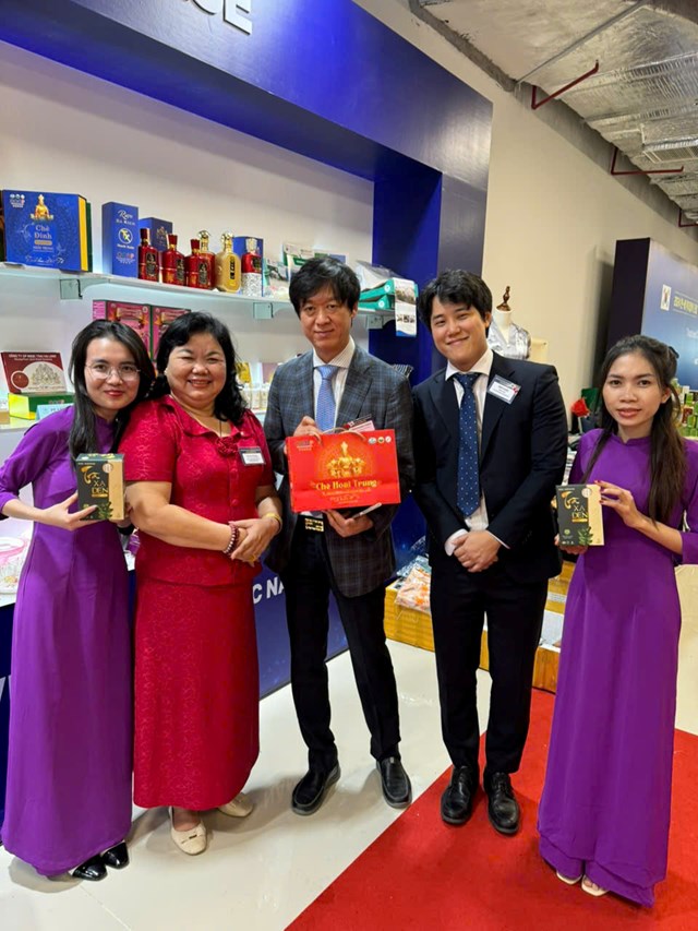 Sản phẩm chè của Công ty TNHH Chè Hoài Trung luôn được đánh giá cao về chất lượng, đáp ứng đầy đủ các tiêu chuẩn vệ sinh an toàn thực phẩm và bảo vệ môi trường.