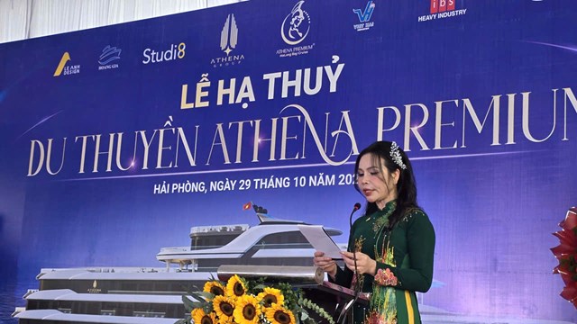 Bà Vũ Hoàng Yến, Chủ tịch HĐQT Công ty CP Athena Group phát biểu tại lễ hạ thủy Athena Premium.