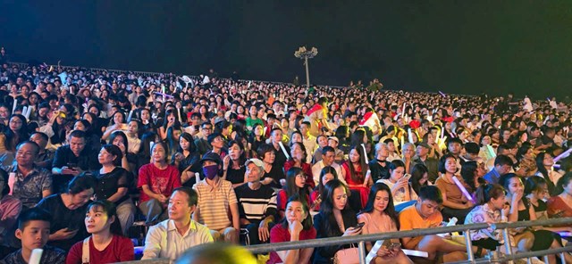 Chương tr&igrave;nh đ&atilde; thu h&uacute;t 30.000 kh&aacute;n giả tham dự, v&eacute; mời miễn ph&iacute; được ph&aacute;t cho nh&acirc;n d&acirc;n v&agrave; du kh&aacute;ch.