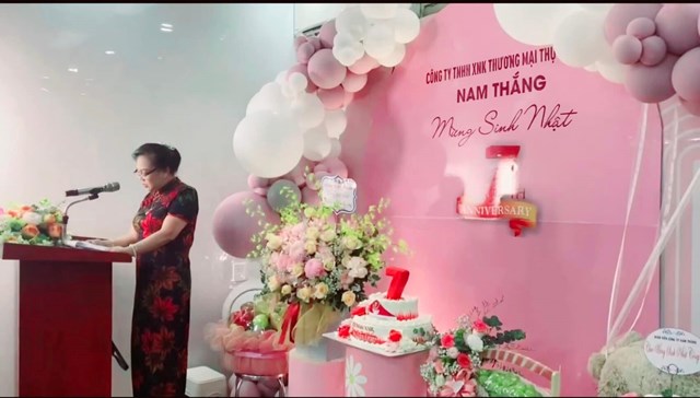 Giám đốc công ty Bùi Thị Sáng